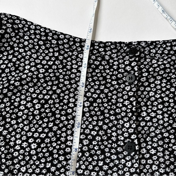[SOLD] BLACK Daisy Floral Button Down Low Waisted Mini Skirt size 8 - Picture 10 of 11
